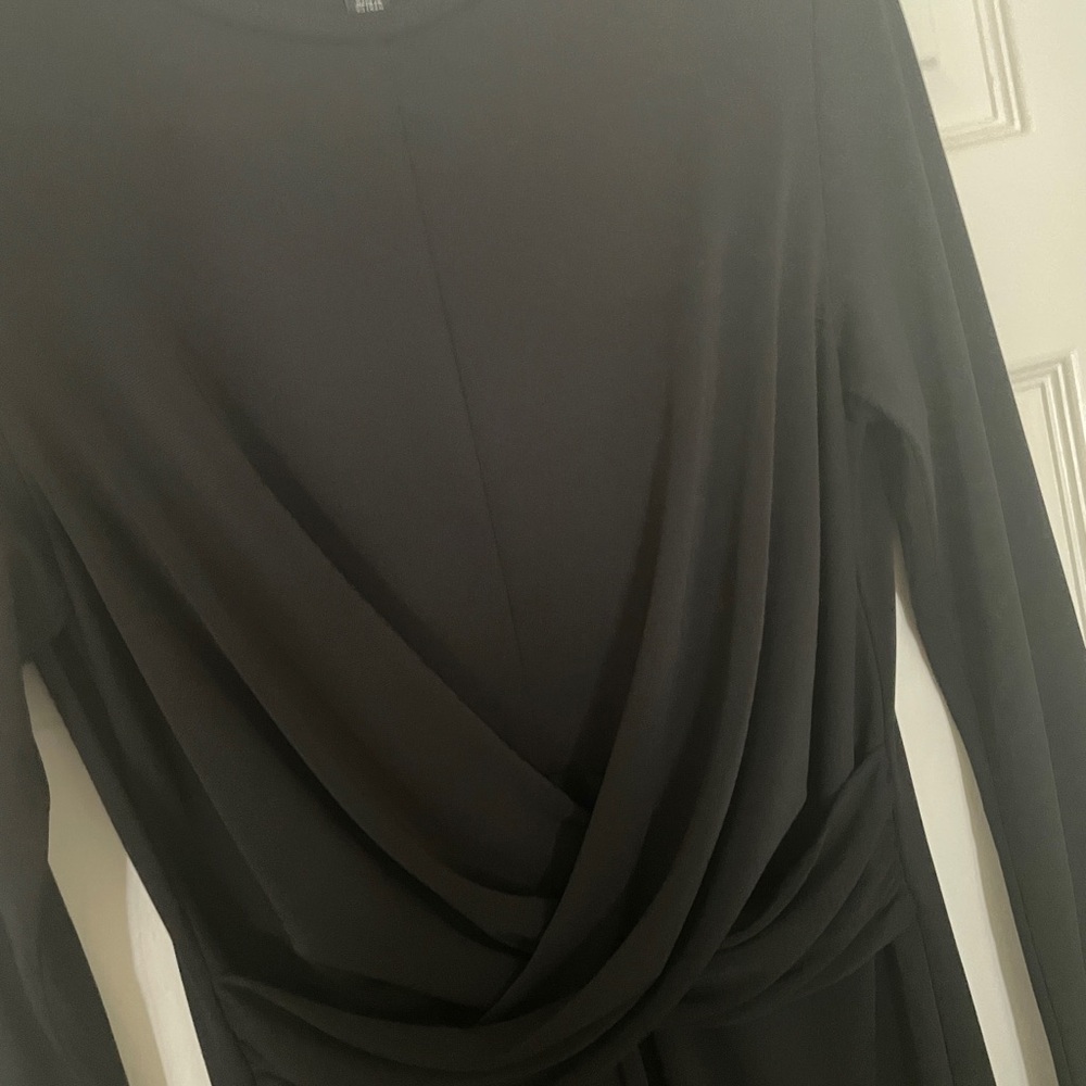 🖤 Classic Black Long Sleeve Dress 🖤 - Picture 2 of 5